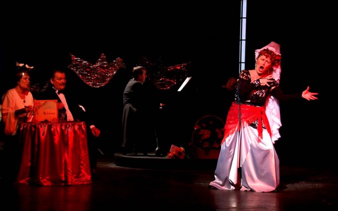 Je úchvatná! / Peter Quilter