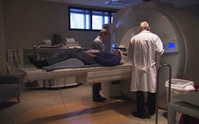 How does fMRI brain scanning work? Alan Alda and Dr. Nancy Kanwisher, MIT