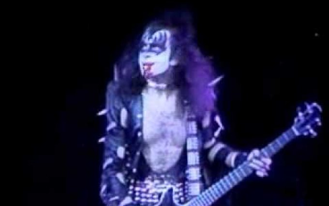 KISS - Gene Simmons Blood Solo 1975