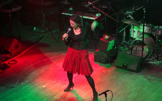 Snesitelná lehkost pití - Eva Holubová