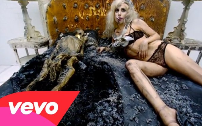 Lady Gaga - Bad Romance