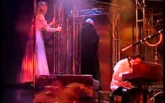 Tomáš Trapl - GALILEO - BŮH NÁS POTRESTÁ