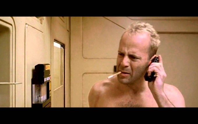 Fifth Element - Bruce Willis talking to Finger