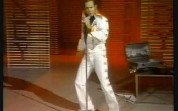 Andy Kaufman becomes Elvis