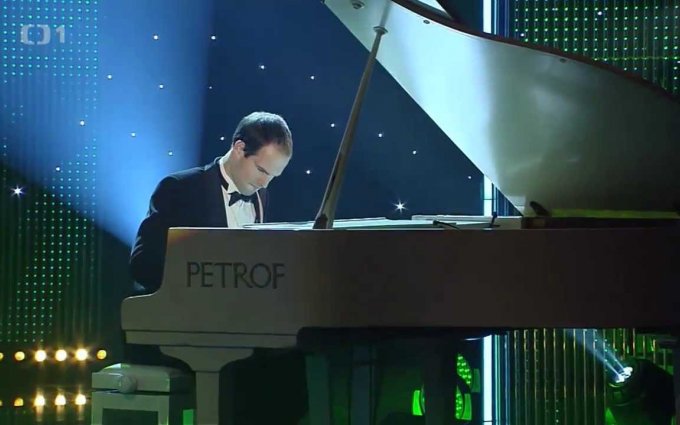 Jan Maxián a Tereza Černochová - Ve stínu kapradiny