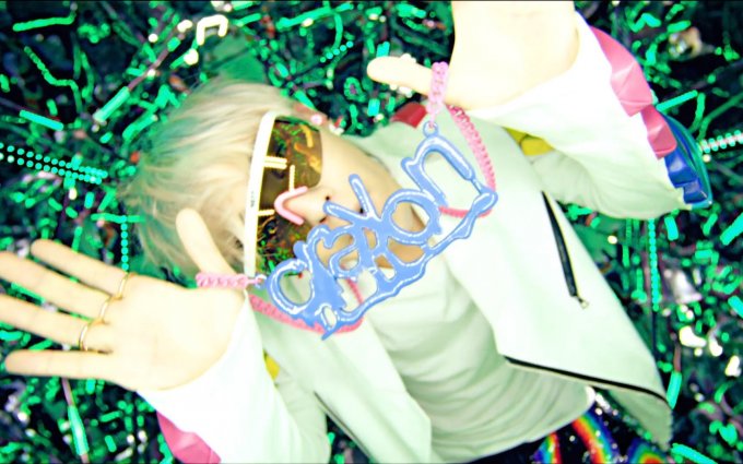 G-DRAGON - CRAYON (크레용) M/V