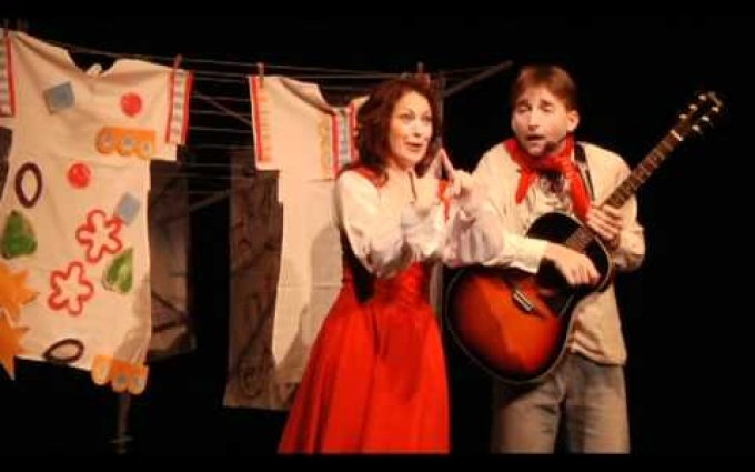 Divadlo přivezlo dětem Čapkovy pohádky