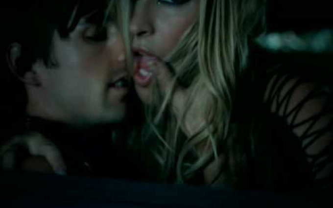 Anastacia - Left Outside Alone